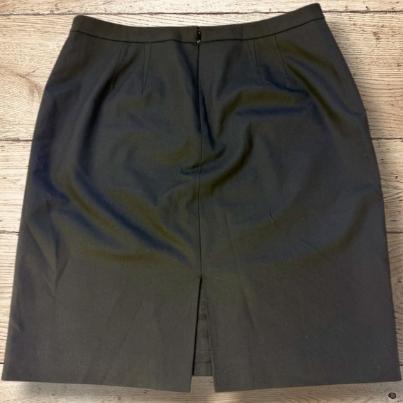 Ann Taylor LOFT Womens Pencil Skirt with Back Slit -‎ Size 8P - Black Stretch - Picture 2 of 6